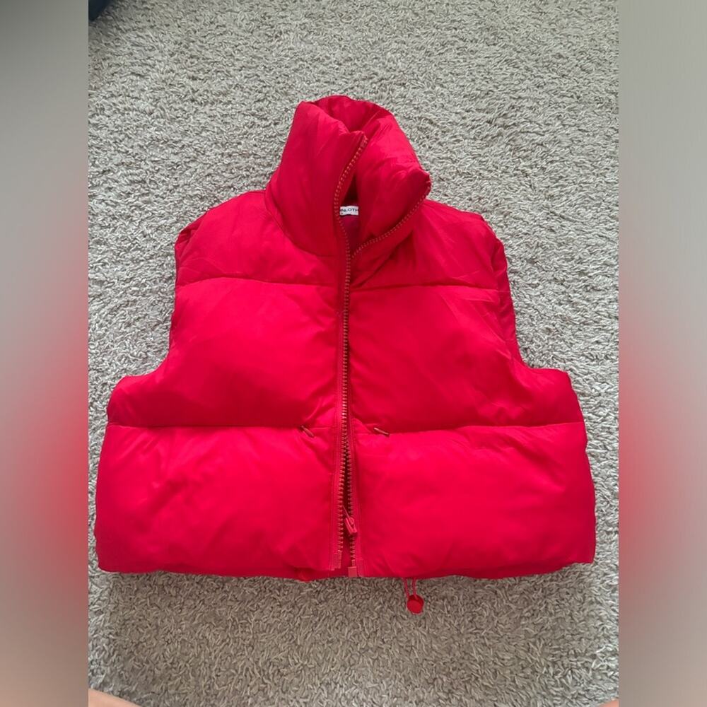 🗽 Red Puffer Vest